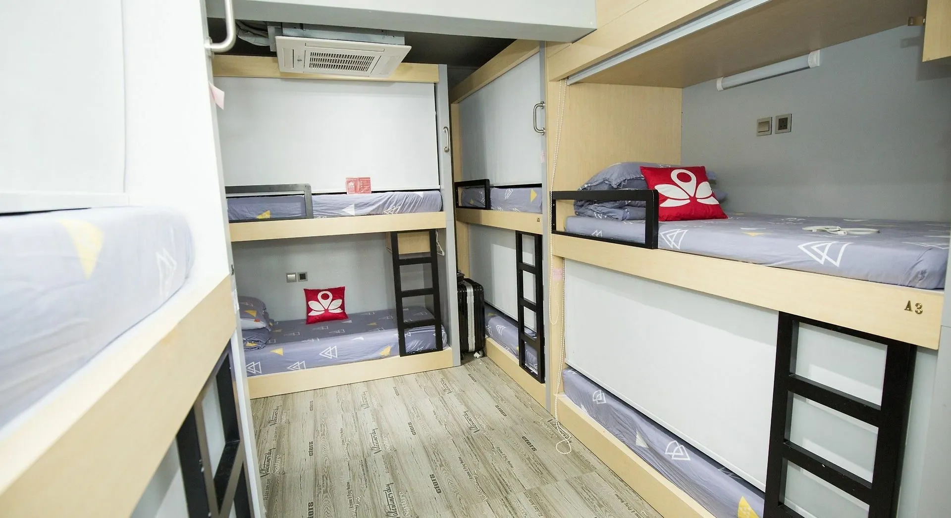 Zen Hostel Zi Xin Haiphong Mansion Kowloon  Guest house Kowloon (Hong Kong)